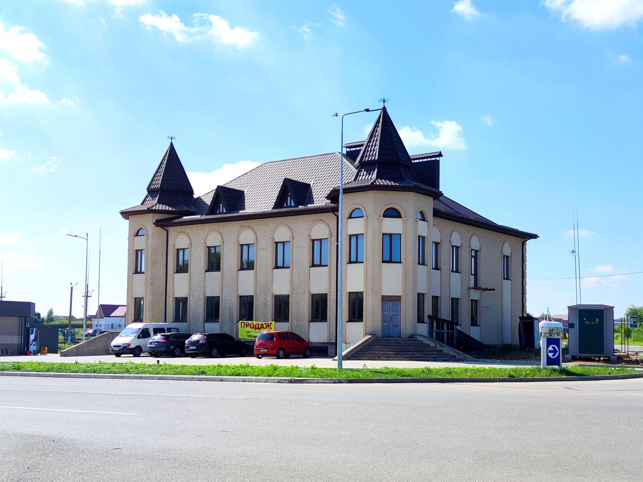 Центральна вул. (1 Травня), 80