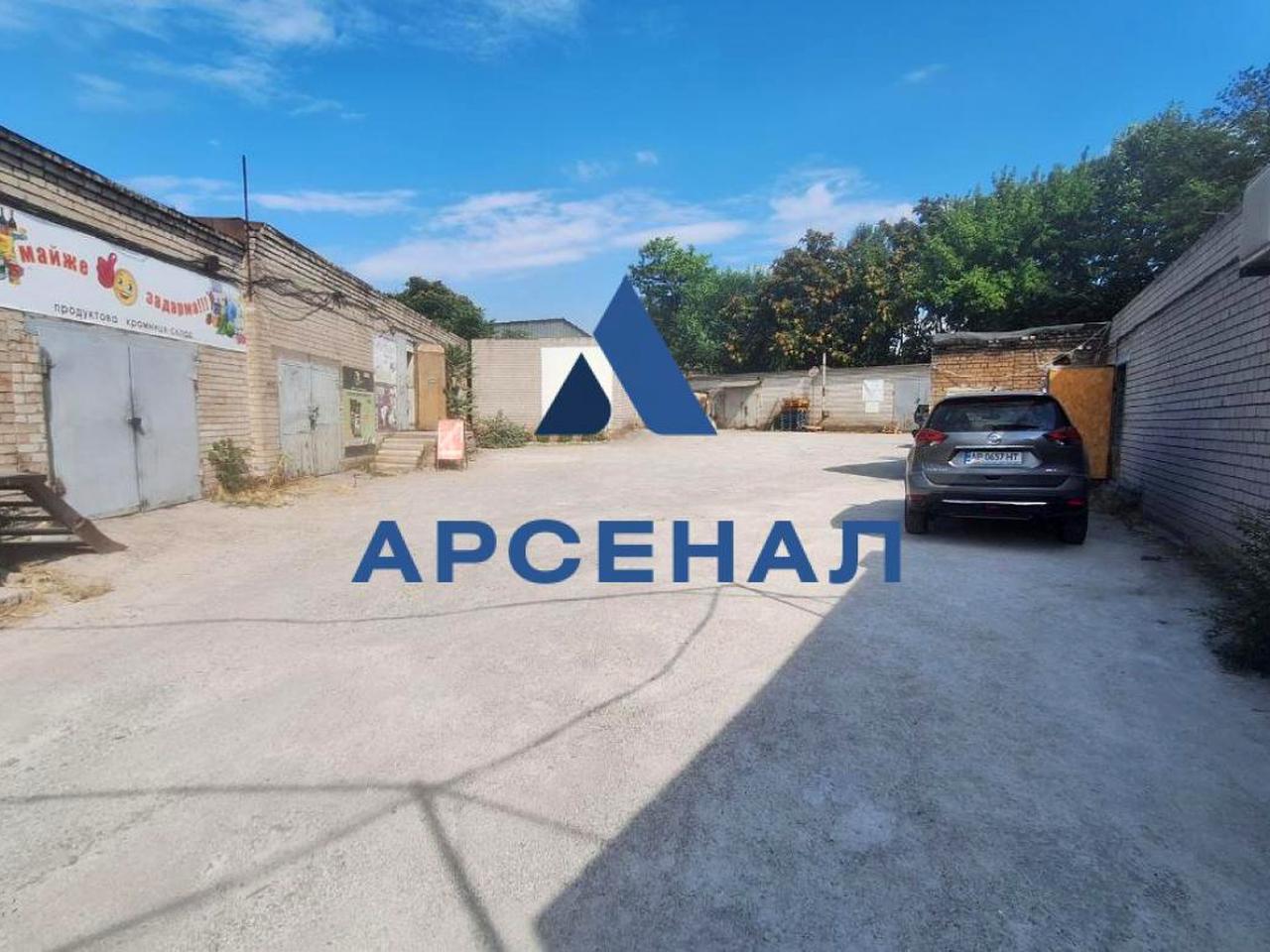 Миру вул., 1