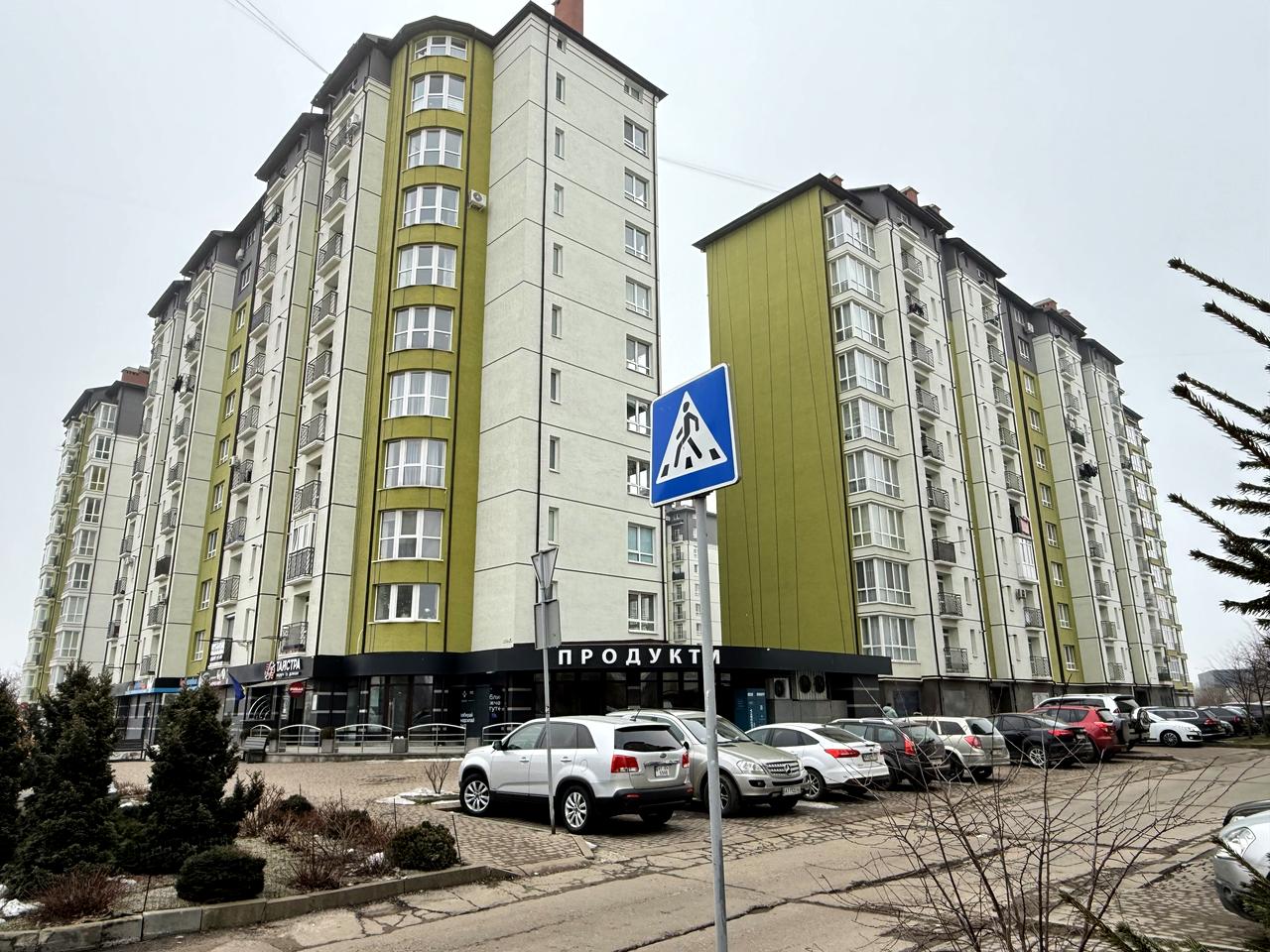 Василя Стуса вул., 44
