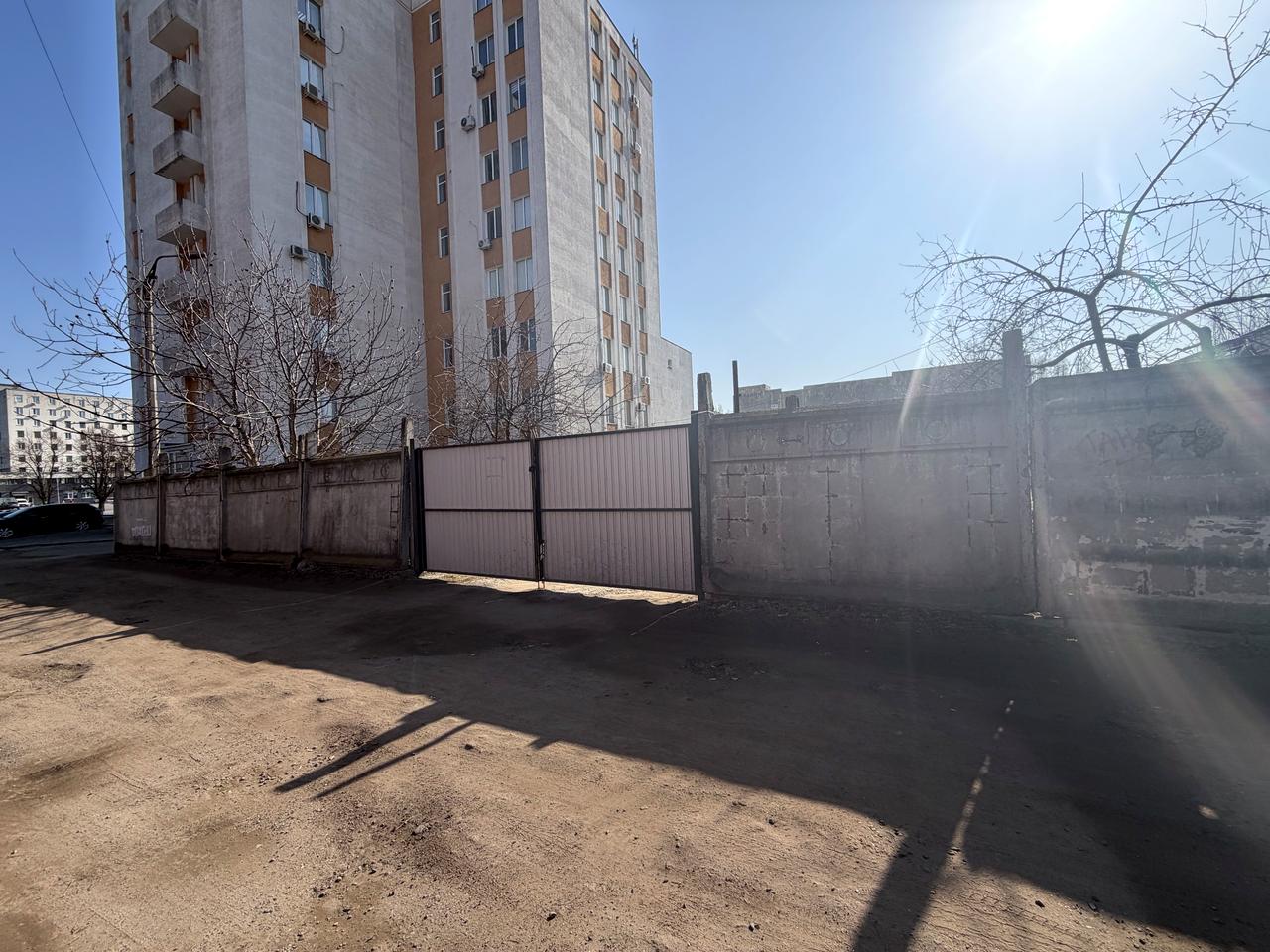 Якубовського вул., 12