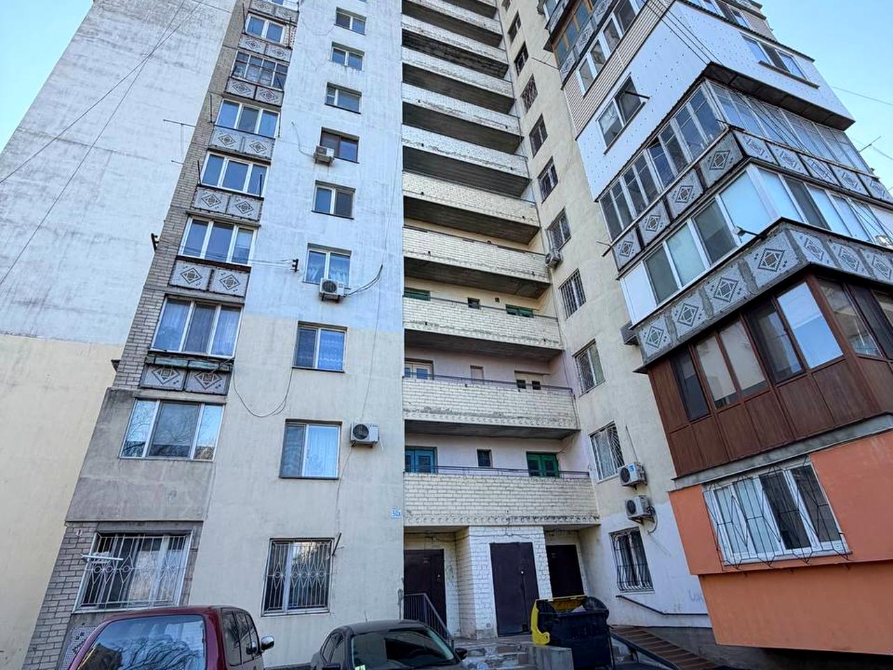 Михайла Грушевського вул., 50а