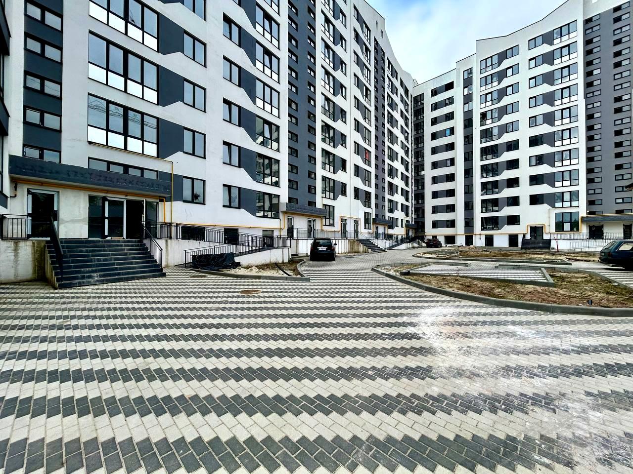 Мисливська вул., (Будинок 2)