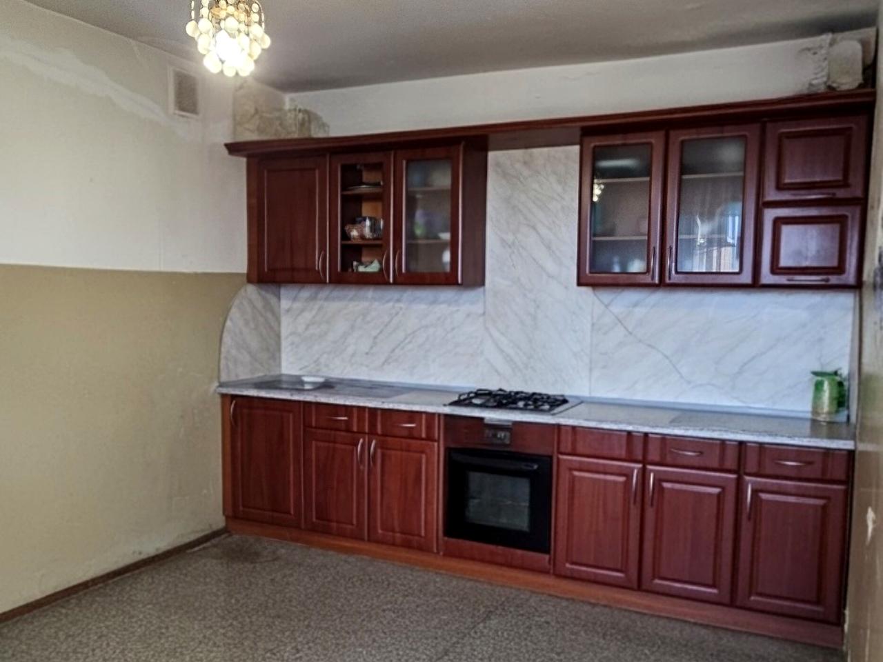 Паризька вул., 5