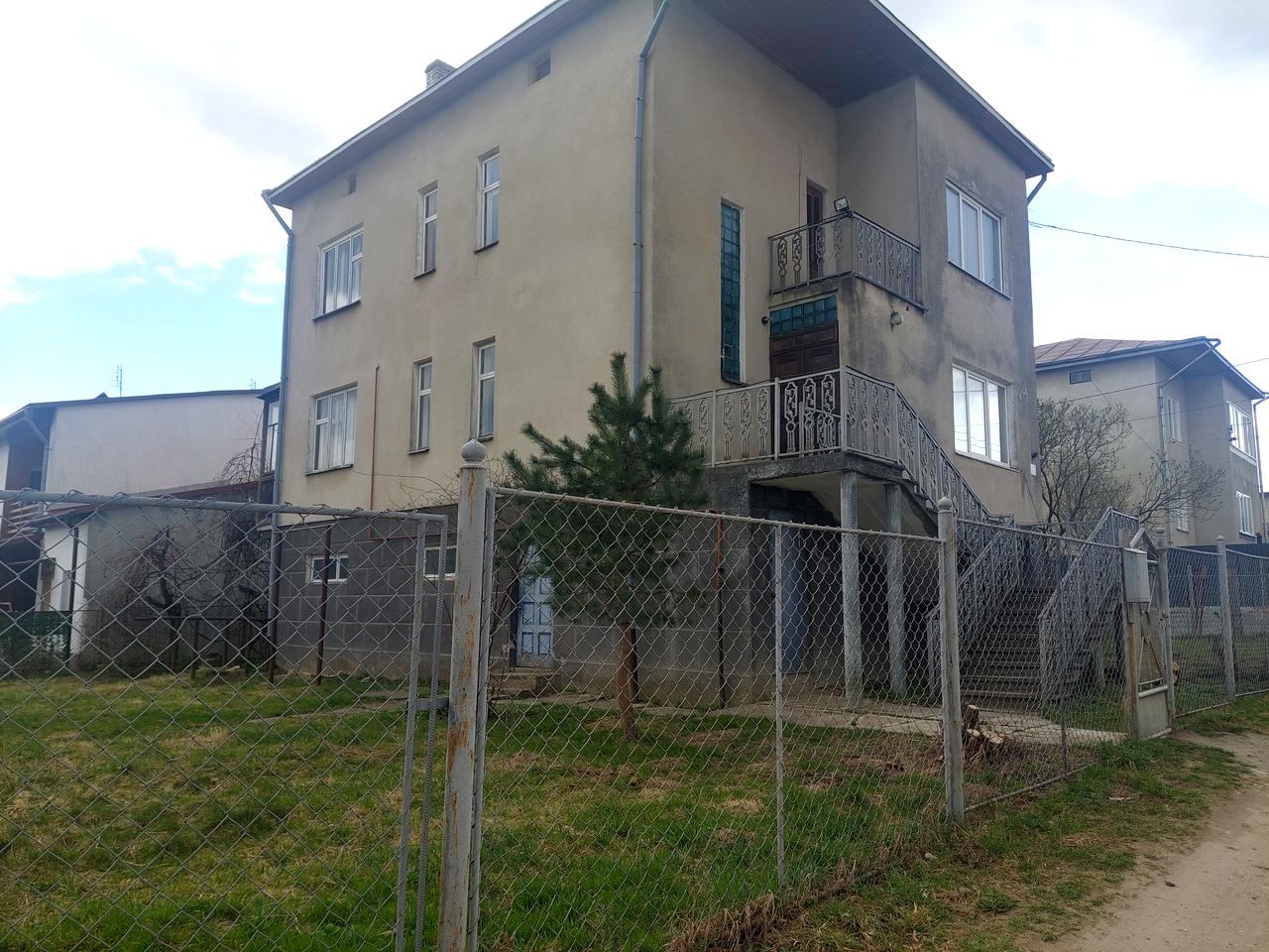 Симона Петлюри вул., 120а