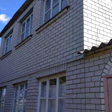 Будинок в селі з участком
