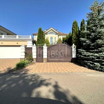 Продажа дома КГ Золотые ворота с бассейном Козин Конча-Заспа без %