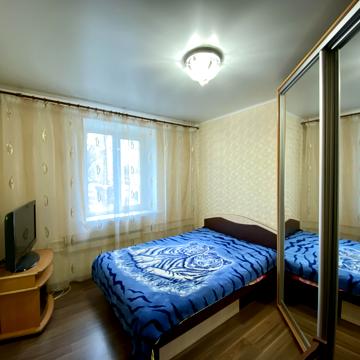 Космонавтів вул., 128