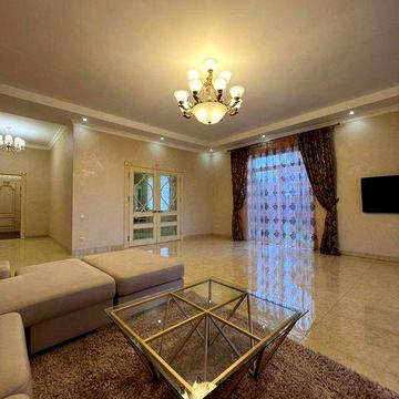 Продам шикарный дом  в Новоалександровке ( п. Кристальный ).