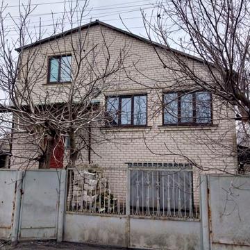 Подам дом город Изюм 180 кв.м.
