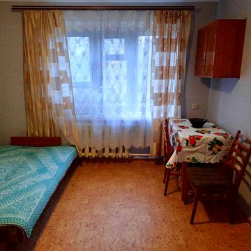 Продам  гостинку рядом с метро Дворец Спорта.