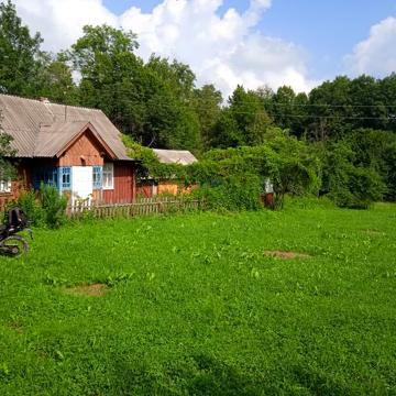 Будинок із земельною ділянкою