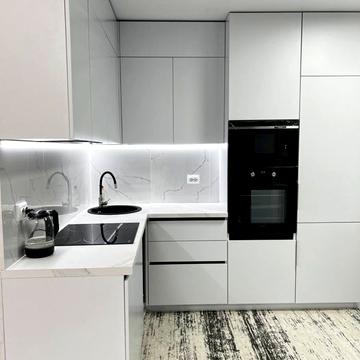 Шикарная 3к с большой кухней в Жемчужине