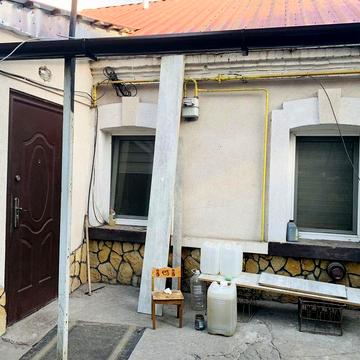Продаж част. будинку.Бл.Замостя.2кімн.газ.-піч.опал.Зручності .в буд