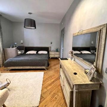 Продаж 3к квартири 103 кв. м на вул. Руська