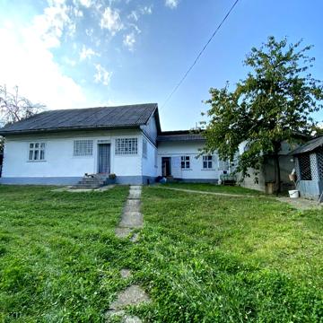 Будинок / Дім в Чернівцях. 103 м2.2 земельних ділянки по 0.1 га. Інфра