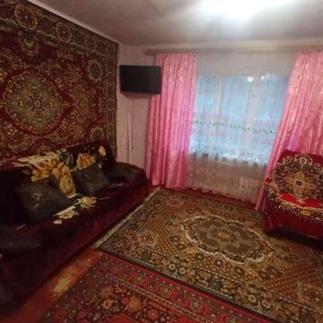 Продам  3-х комнатную квартиру в пгт Эсхар