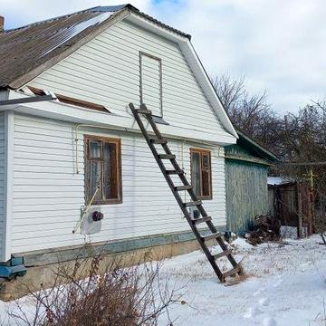 Продам пів будинка та земельну ділянку