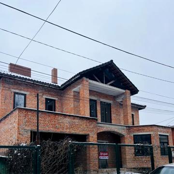 Будинок по вул. Гоголя, поруч ТЦ «Гермес»