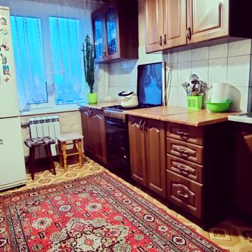 Космонавтів вул., 96