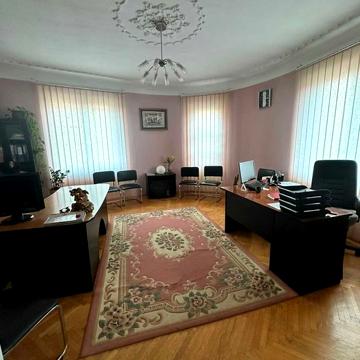 Продаж трикімнатної квартири