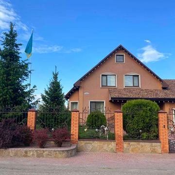 Два будинки на одній ділянці в передмісті Черкас, с.Свидівок