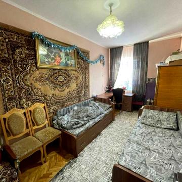 Продається 2-кімнатна квартира у центрі міста