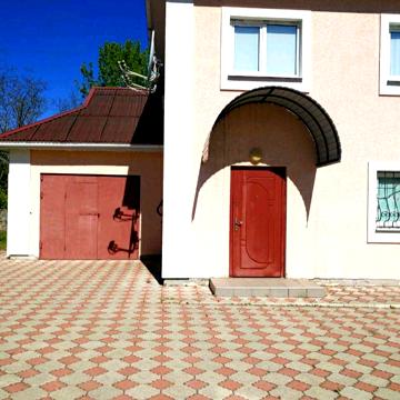 Біля спуску