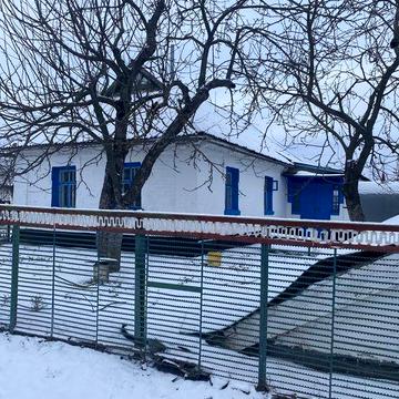 Продам будинок з господарськими будівлями