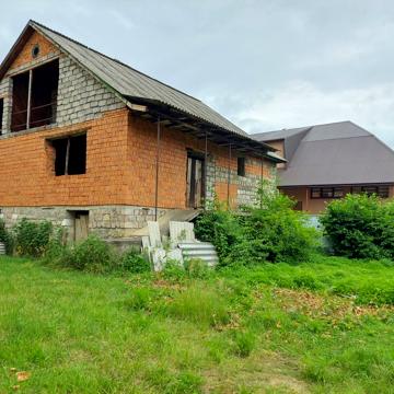 Будинок м.Тячів, 6 сотих землі, р-н пожежної станції/кафе"Тарілка" !!!