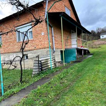 Продається одноповерховий будинок з великою земельною ділянкою