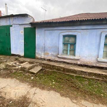 Продам будинок з дIлянкою на 3 сотки, гаражем