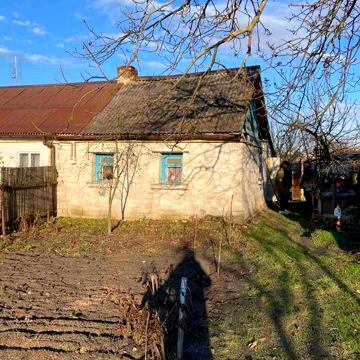 ПIв будинку з цегли