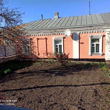 продам квартиру в трьох квартирному будинку