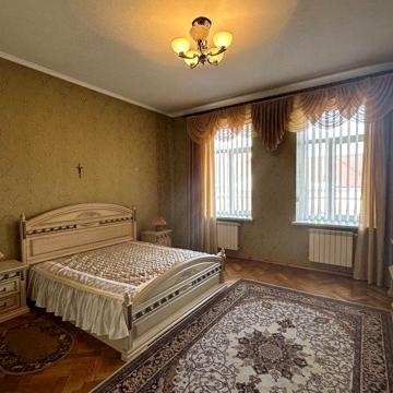 Продаж 4-кімнатної квартири (вул. Ольжича)