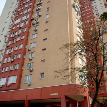 Березняки. Продам дворівневу видову трикімнатну квартиру на Тичини.