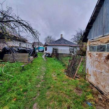 Продається половина будинку на Заріччі.
