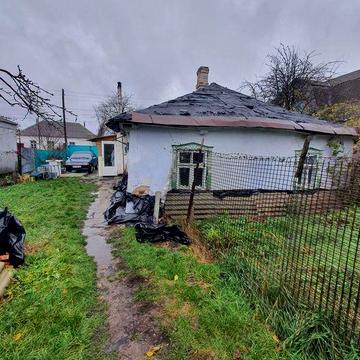 Продається половина будинку на Заріччі.