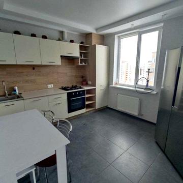 Продаж великої квартири з добротним ремонтом