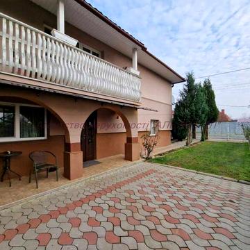 Будинок поряд з Ужгородом