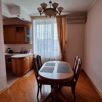 Продаж 3 кімнатної Сталінки Театральна.