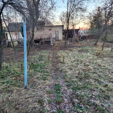 Продам квартиру з подвірям.