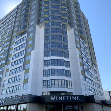 Продаж великої 3-кімнатної квартири в центрі міста, в.Грушевського 110