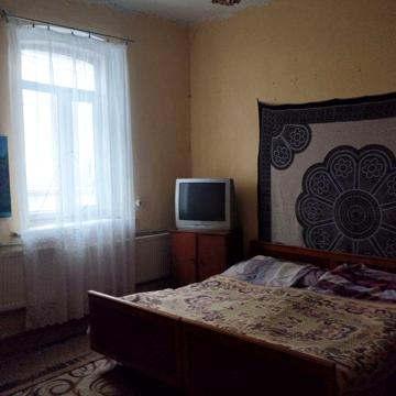 Продам квартиру,м.Дубно площа Незалежності 5