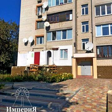 Продам 3-Х комнатную 104 квадрата на ДНСе.Кирпичный дом 2000 года.