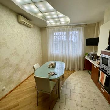 Продам 4 комнатную квартиру, Центр, Молочная, Бомбоубежище