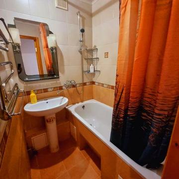 Продам 3 комн. квартиру - 1 минута от метро Холодная гора