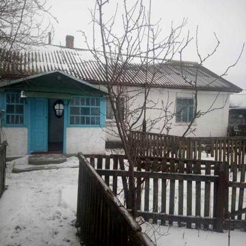 Продам будинок господарство хату поблизу річки