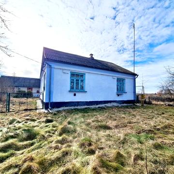 Продам будинок в с.Дерно,над трасою Луцьк-Київ,можливо під комерцію
