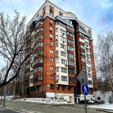 Леся Курбаса, 15