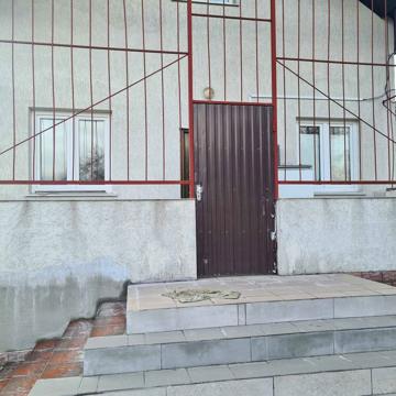 Продається двоповерховий будинок.
